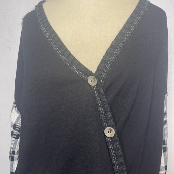 Umgee Oversized Black Gingham Buttons Oversized V Neck Raw Hem - Picture 6 of 11